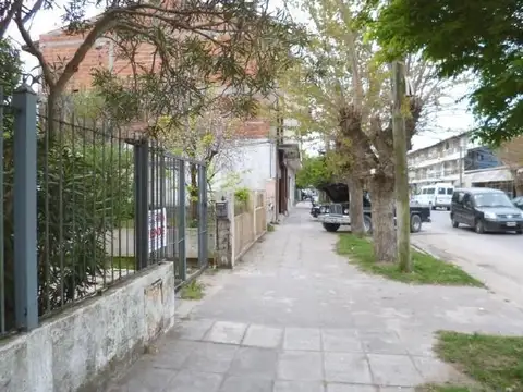 Avenida III 100, Piso UF