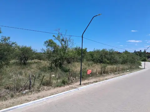 Lote 1.900 m² con escritura sobre Av. del Deporte, Merlo