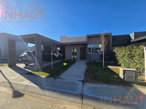 Casa en Venta con 2 cocheras