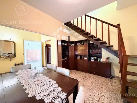 Casa 6 ambientes con 2 baños