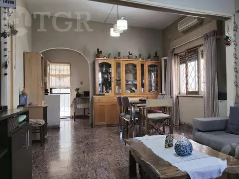 Casa en venta en Monte Chingolo con tinglado nave industrial gran espacio de guardado