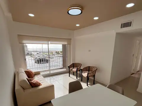 Venta Departamento 3 ambientes. Balcón y Vista al Mar. Punta Iglesia