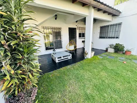 CASA VENTA AVELLANEDA 6 AMBIENTES JARDIN