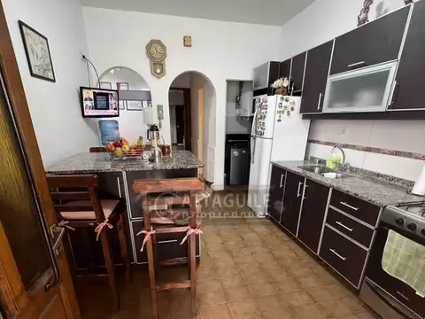Casa 4 ambientes con 2 baños