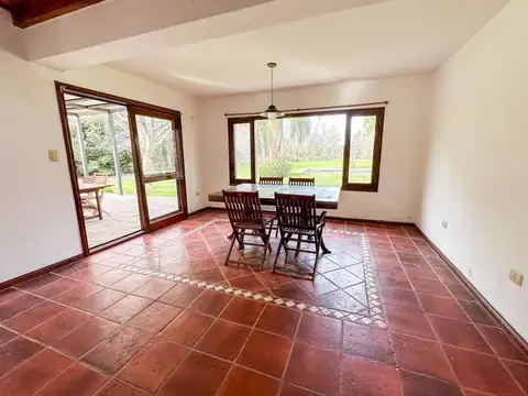 Casa en Venta con 2 cocheras