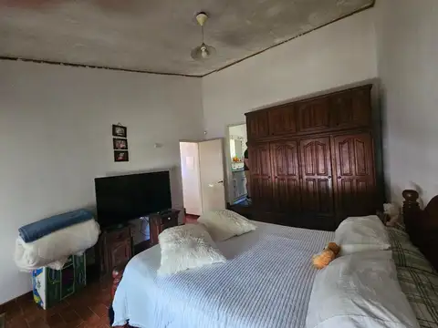 CASA AMUEBLADA DE 5 DORMITORIOS CON PILETA Y JARDIN EN FUNES
