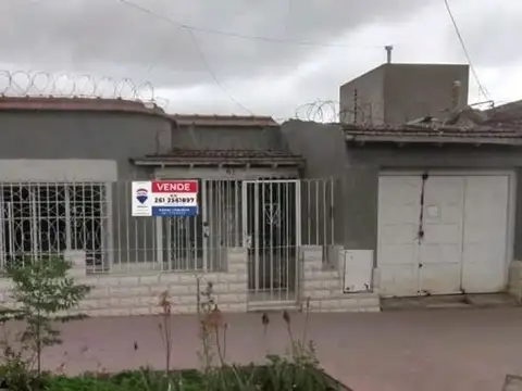 VENTA DE CASA A RECICLAR-CALLE ESTRADA GODOY CRUZ