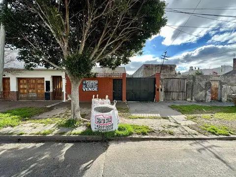CASA Y GALPON ATRAS SOBRE LOTE DE 8,66x50MTS