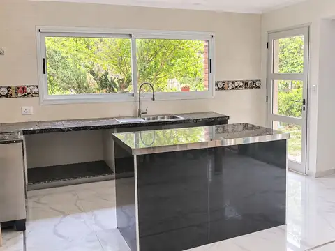 CASA  EN VENTA EN BRANDSEN