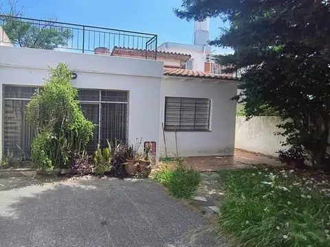 VENTA - CASA 4 AMBIENTES- APTA CREDITO - MERLO CENTRO