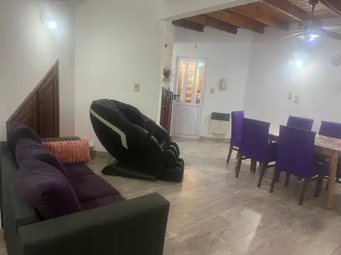 Duplex 4 ambientes en venta  La Plata con cochera