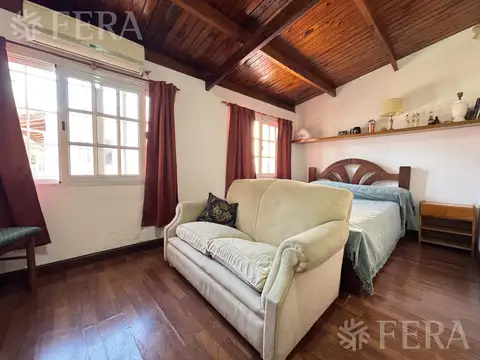 Venta casa 4 ambientes con cochera y quincho en Bernal