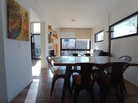 Dúplex con balcón terraza cochera y baulera