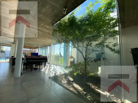Casa 6 ambientes con 3 baños