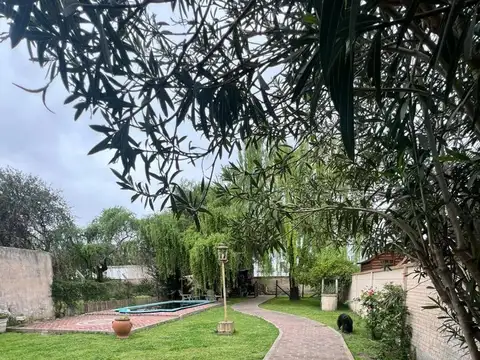 Casa 5 ambientes con 2 baños