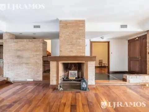 Casa 5 ambientes con 4 baños