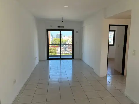 DEPTO 3 amb CENTRICO. VISTA ABIERTA. LUMINOSO. EXCELENTE ESTADO
