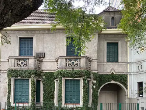 Venta excelente casa de estilo en Belgrano R  sobre Avenida Melián