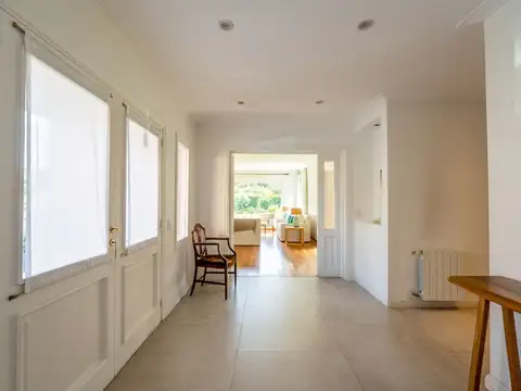 Casa 9 ambientes con 5 baños