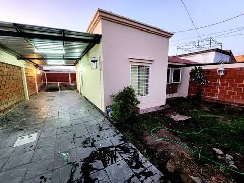 Casa en Alquiler con 2 cocheras