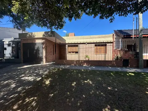 VENTA CASA 3 DORM CALLE VIVES  GRANADERO PRINGLES