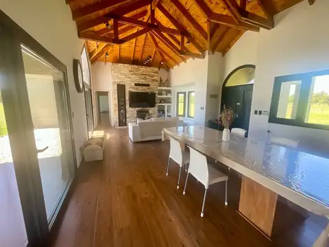 Casa en Venta en San Miguel del Monte, USD 480.000