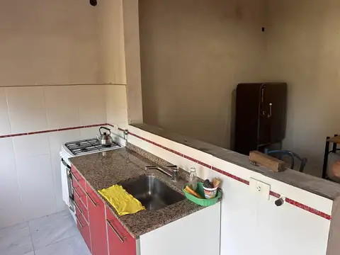 CASA EN VENTA- 3 AMBIENTES