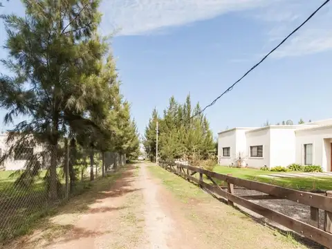 CASA QUINTA 3 DORM 3 BAÑOS 1600 M2 PILETA/QUINCHO