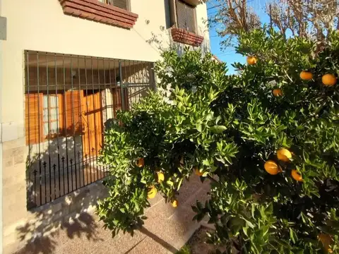 VENDO CASA CALLE J. V. GONZALEZ 980