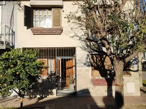 Joaquín V. Gonzalez 900
