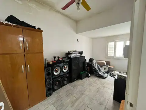 CASA VENTA 4 AMBIENTES HAEDO COCHERA Y PATIO