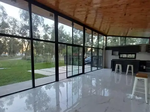 Casa en venta - 2 Dormitorios 2 Baños - Florencio Varela