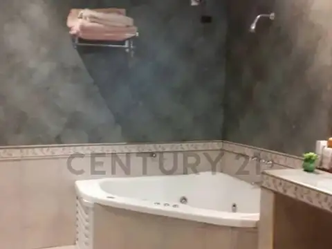 Casa en Alquiler con 1 cochera