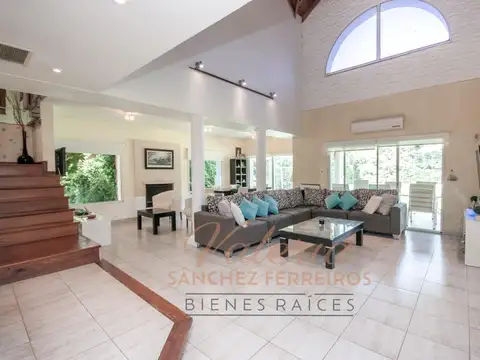 Casa en Venta con 3 cocheras