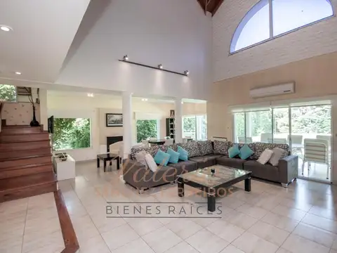 Casa en Venta en Abril Club De Campo, USD 650.000