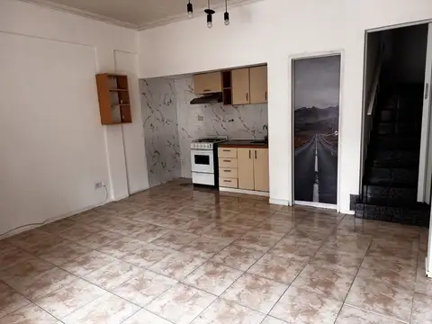 Depto Tipo Casa en Alquiler de 3 ambientes