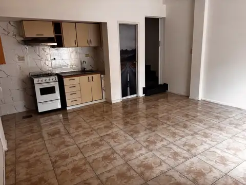 Depto Tipo Casa en Alquiler de 2 dormitorios