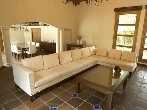 Casa 4 ambientes con 3 baños