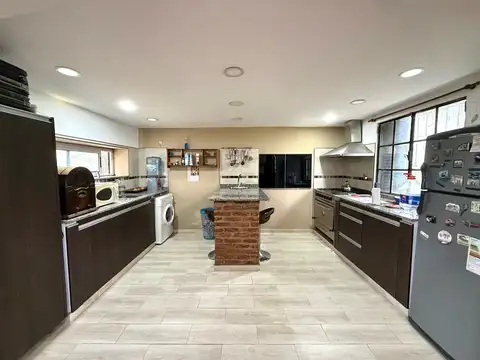 Casa en Venta con 5 cocheras