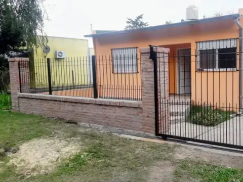 VENTA CASA 3 AMBIENTES C/ COCHERA