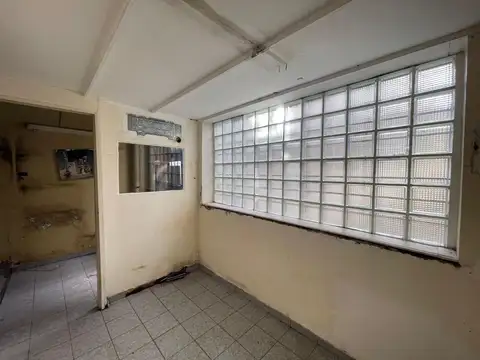DEPOSITO EN PLANTA BAJA AL CONTRA FRENTE RAMOS MEJIA