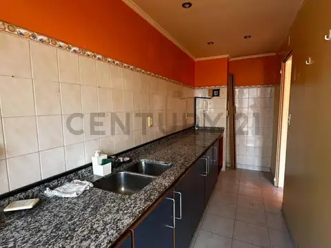 Departamento 2 amb. con gran patio y formidable ubicacion