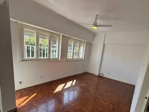 2 ambientes 50 m2cub impecable todo al frente muy luminoso recien pintado