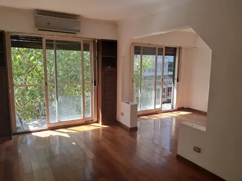 2 amb . Cocina separada. Se amplio el estar comedor (Posibilidad de 2 dormitorio). Habitación con Placar. Baño Completo. P