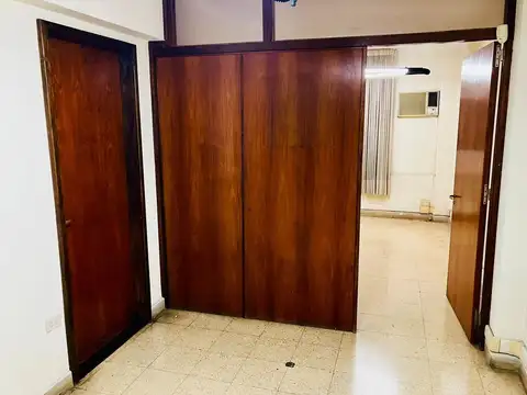 Oficina 5 ambientes con 1 baño