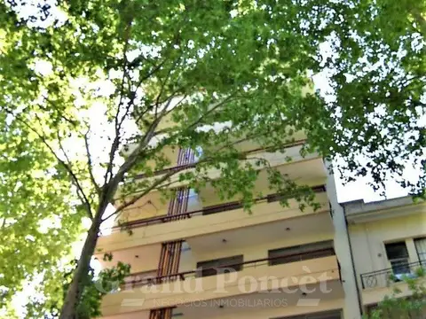 Venta Departamento 2 Ambientes con Toilette y Baño en Suite con Balcón