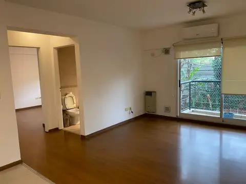 Alquilo hermoso semipiso al frente, departamento 2 amb con cochera cubierta fija.