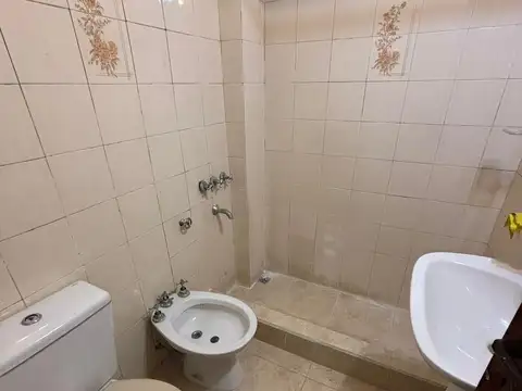 Venta departamento luminoso en alquiler en Congreso - monoambiente sobre Av. Rivadavia