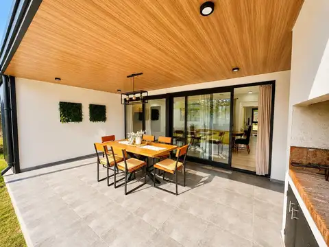 Casa 5 ambientes con 3 baños