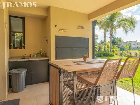Casa 7 ambientes con 3 baños